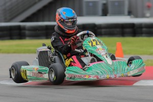Kirkwood dropped back early from his pole position in the opening heat race, but battled back to sixth (Photo: Studio52.us)