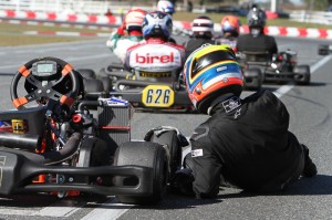 Luis examining his kart during the red flag period, as a broken spark plug ended his chance at a fourth victory (Photo: Studio52.us)