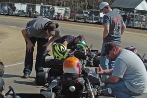 Junior 1 Lite dads give their kids advice during a caution (Photo: Bruce C. Walls)